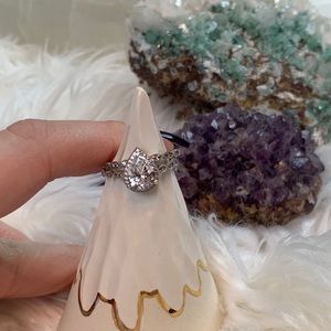 Pear shaped sterling silver engagement ring & band